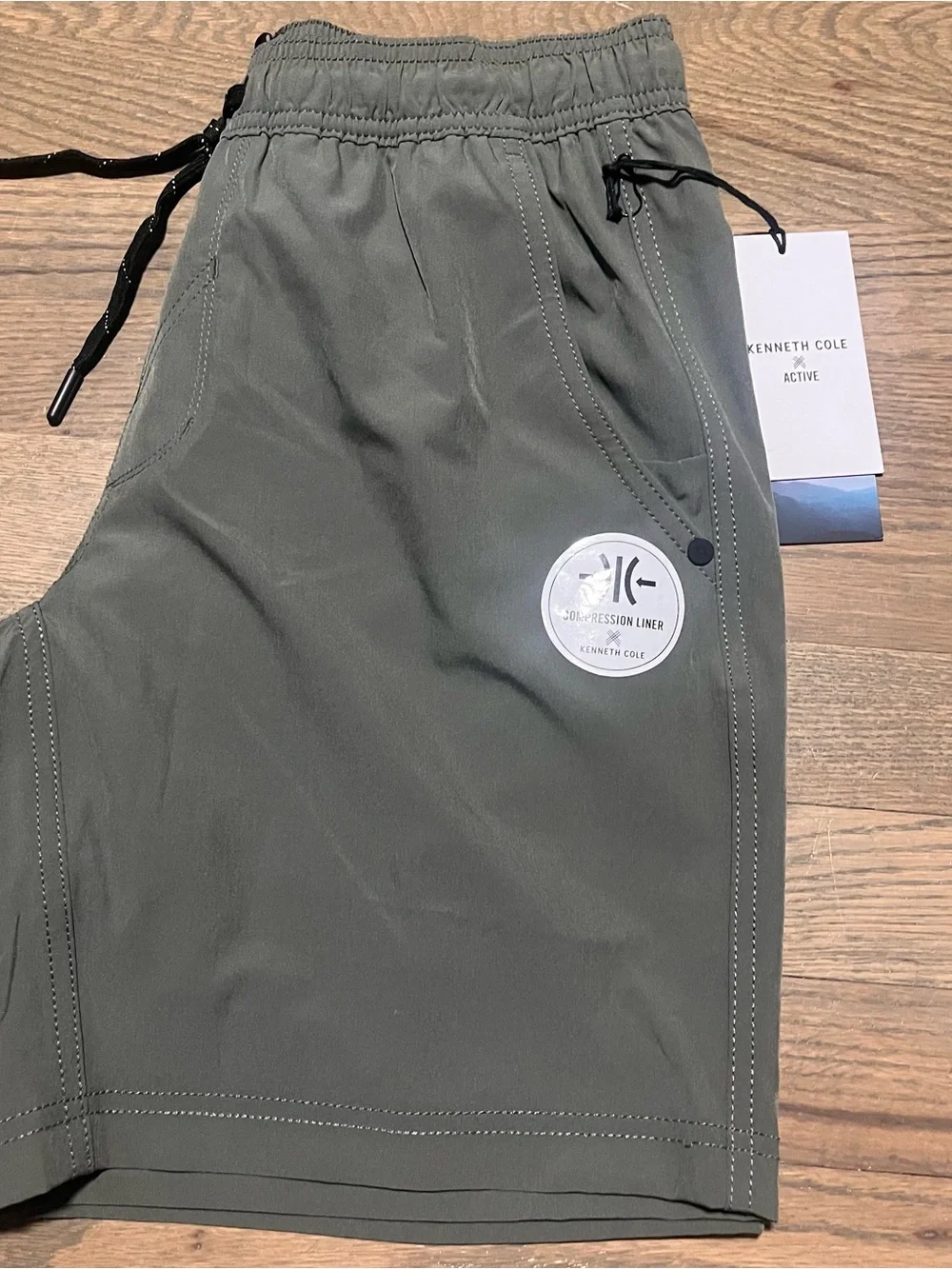 Kenneth Cole Men's Climbing Ivy Athletic Shorts S Drawstring Pockets